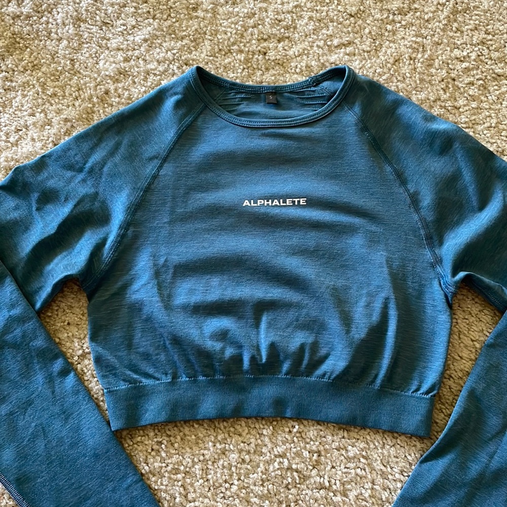 S Alphalete Amplify Top